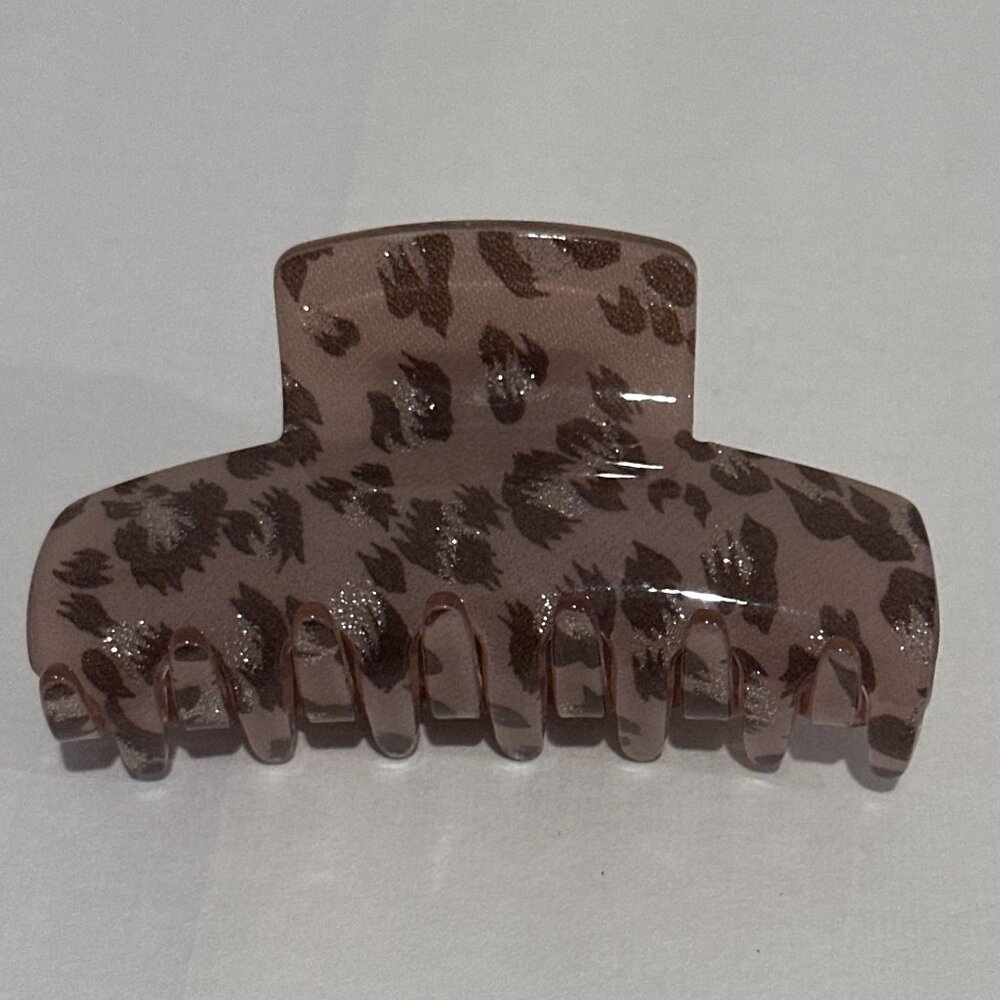 🤎✨ Leopard Hair Claw Clip – Soft Feminine Pattern – High Quality – From Japan ✨